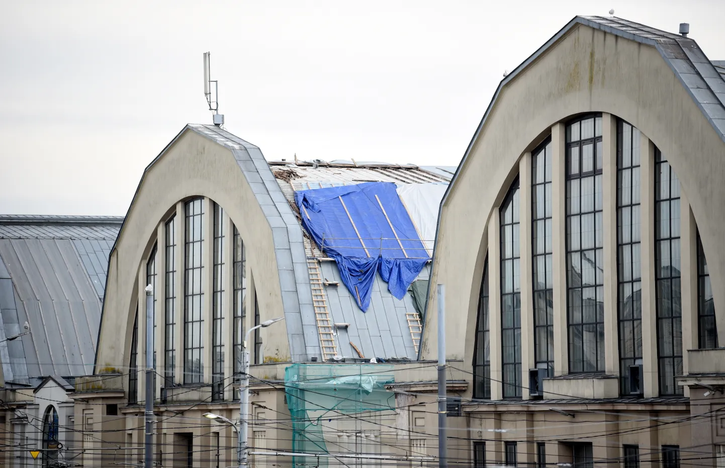 Rīgas Centrāltirgus paviljona jumta remontdarbi.