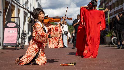GALERII ⟩ Tegevuskunstifestival tõi elevust Rüütli tänavale