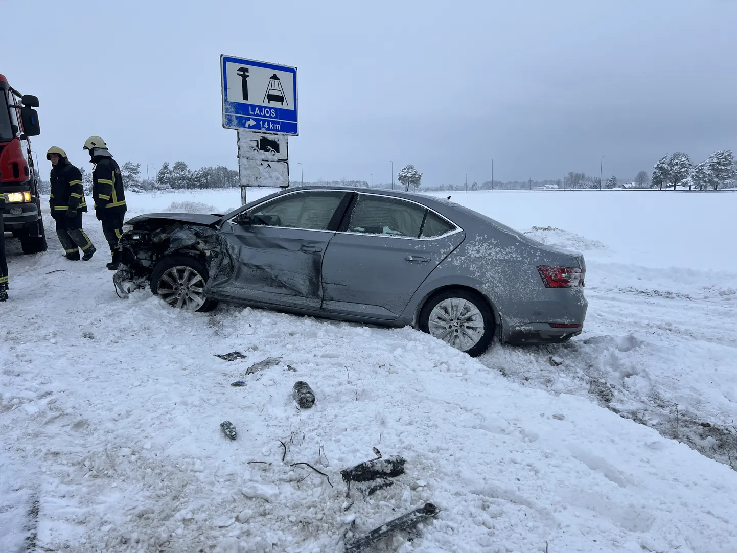 Столкновение машин на шоссе Таллинн-Нарва недалеко от перекрестка Пыдрузе.