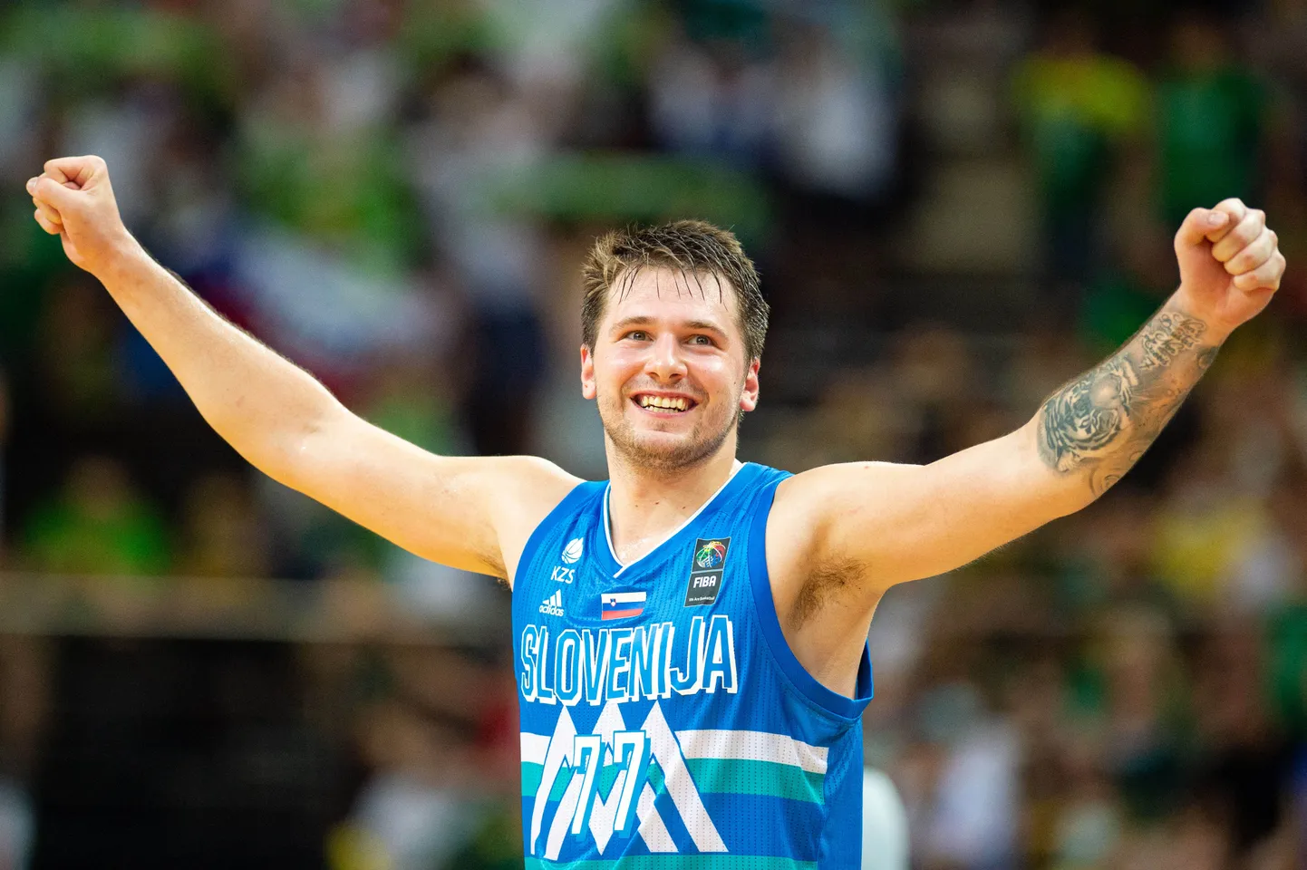 Olümpiapääset tähistav Luka Doncic.