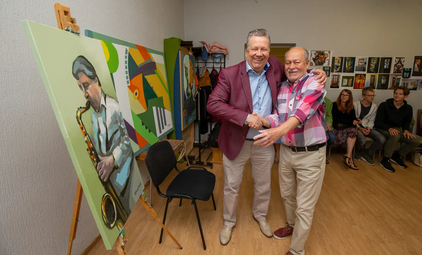 Robert Suvi (paremalt) maalis Lembit Saarsalu portree.