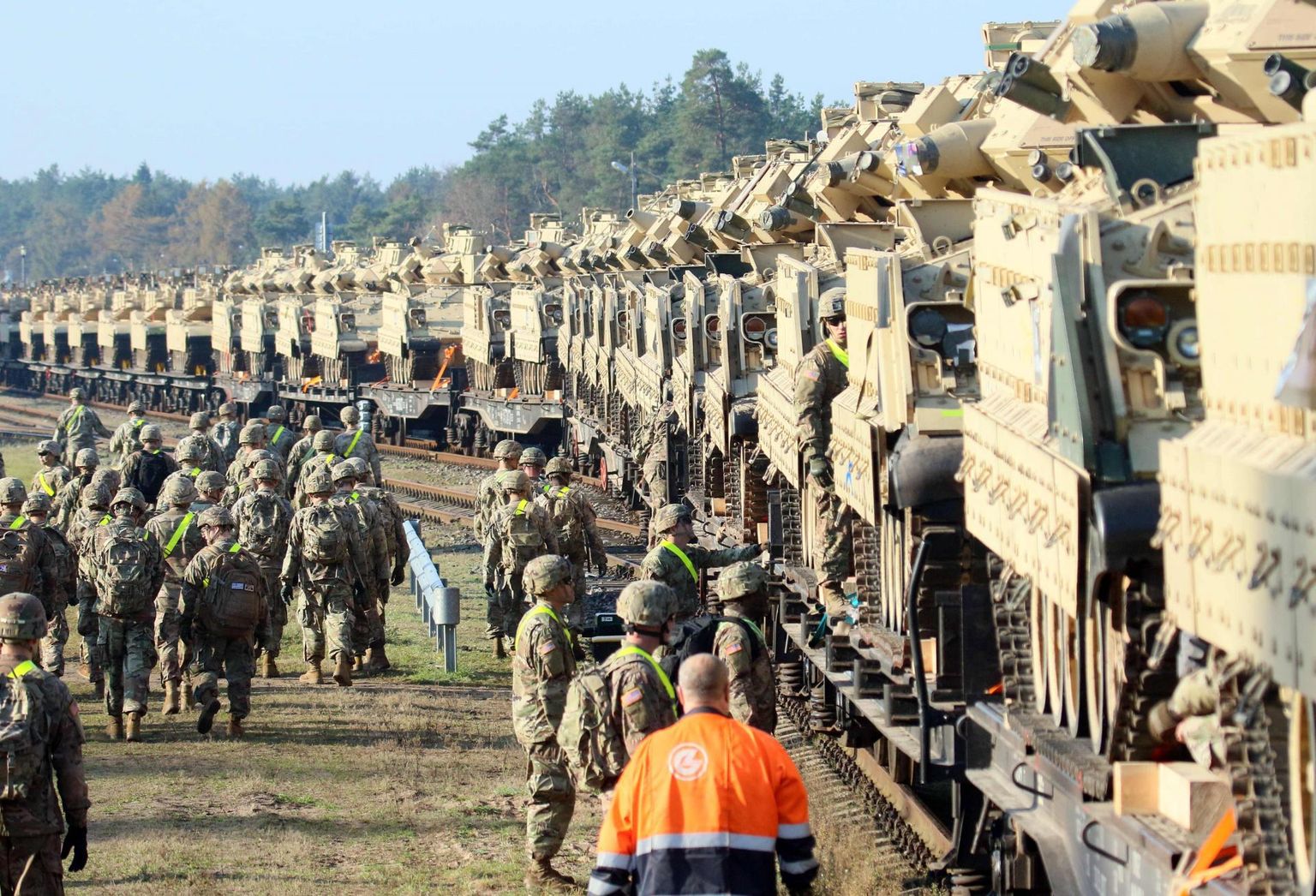 Kuna Euroopat vaevab endiselt tankipõud, on Eestilgi sel aastal vaja veenda ameeriklasi oma soomusvägede ulatuslikumaks liigutamiseks NATO idatiivale.
