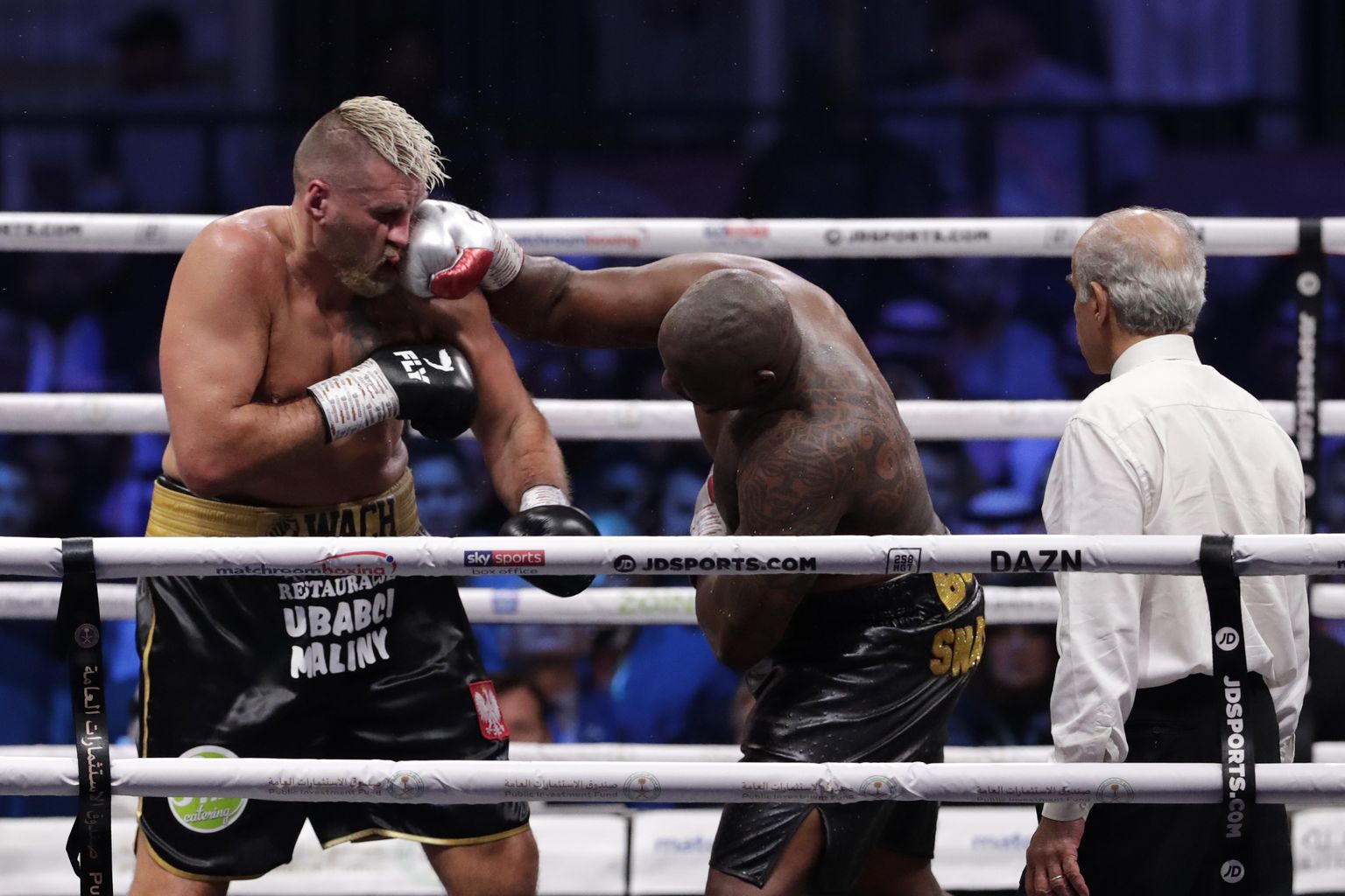 Briti poksija Dillian Whyte (paremal) poolaka Mariusz Wachi vastu 2019. aasta lõpus.