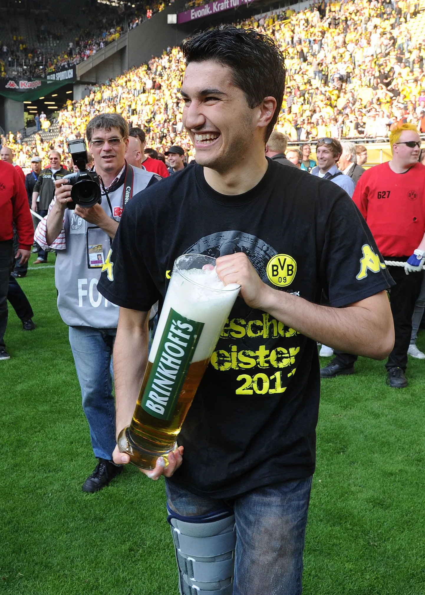 Nuri Sahin tähistab koos kaaslastega Saksamaa meistritiitli võitu.