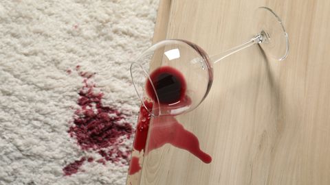 IMELIHTNE ⟩ Nipp, mis võtab punase veini pleki ära minutitega