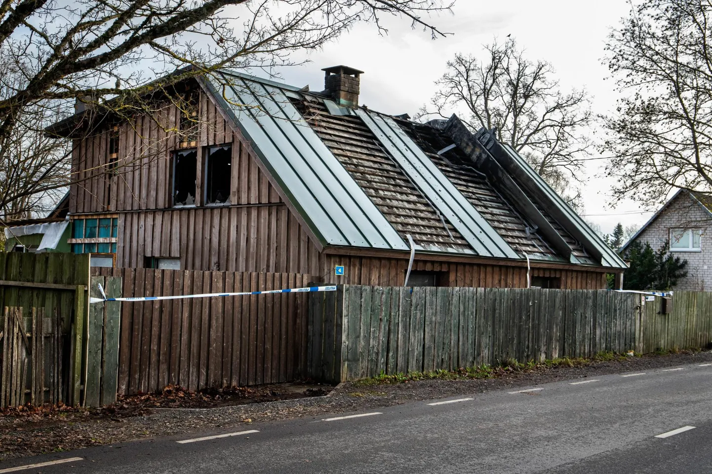 Praegu teadaoleva põhjal pääses tuli valla elumaja teisel korrusel.