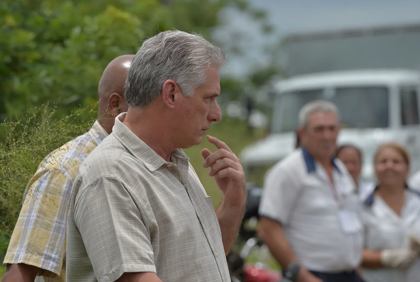 President Miguel Diaz-Canel sündmuspaigas.