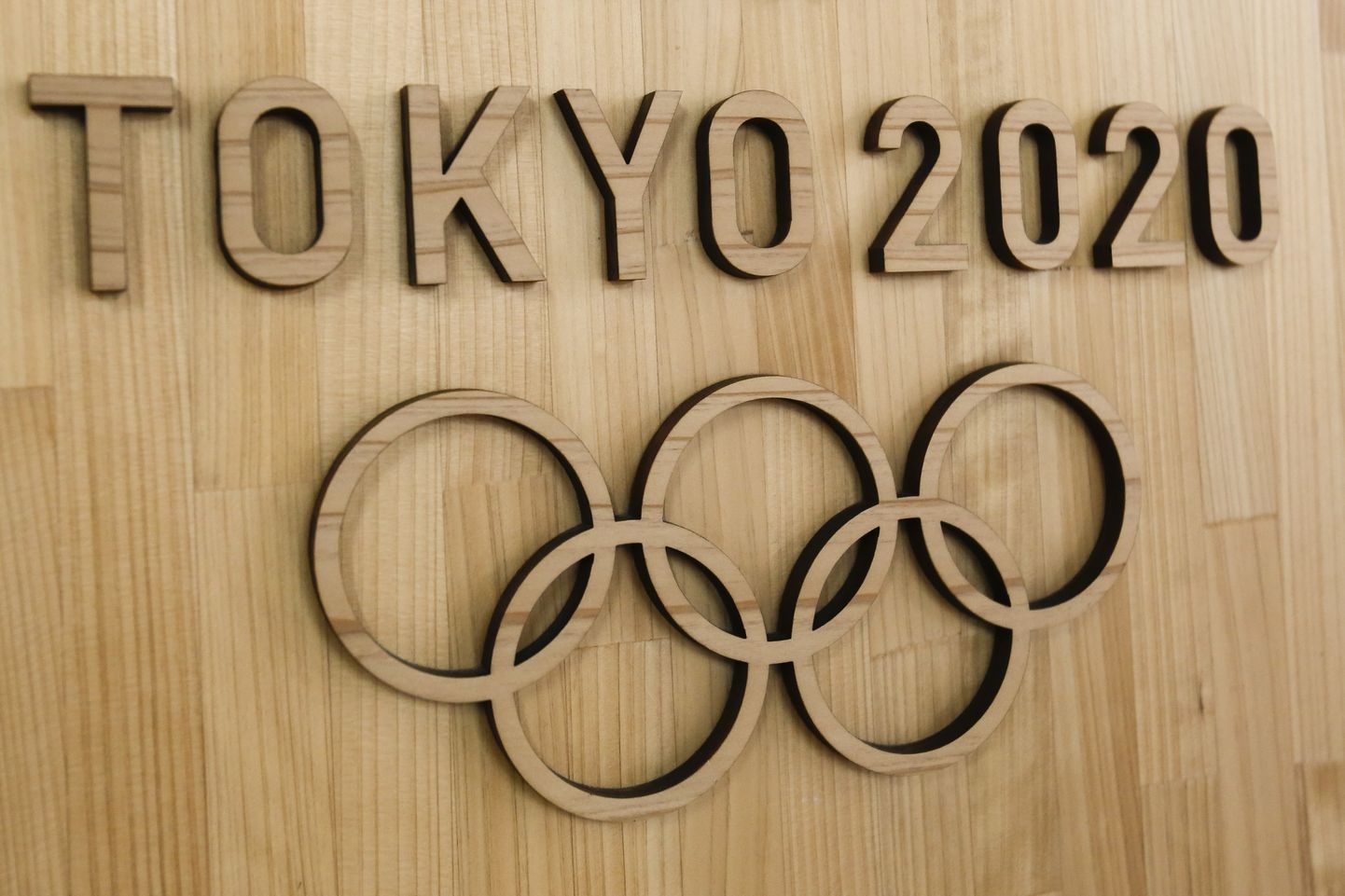 2020. aasta Tokyo suveolümpiamängude puidust logo.