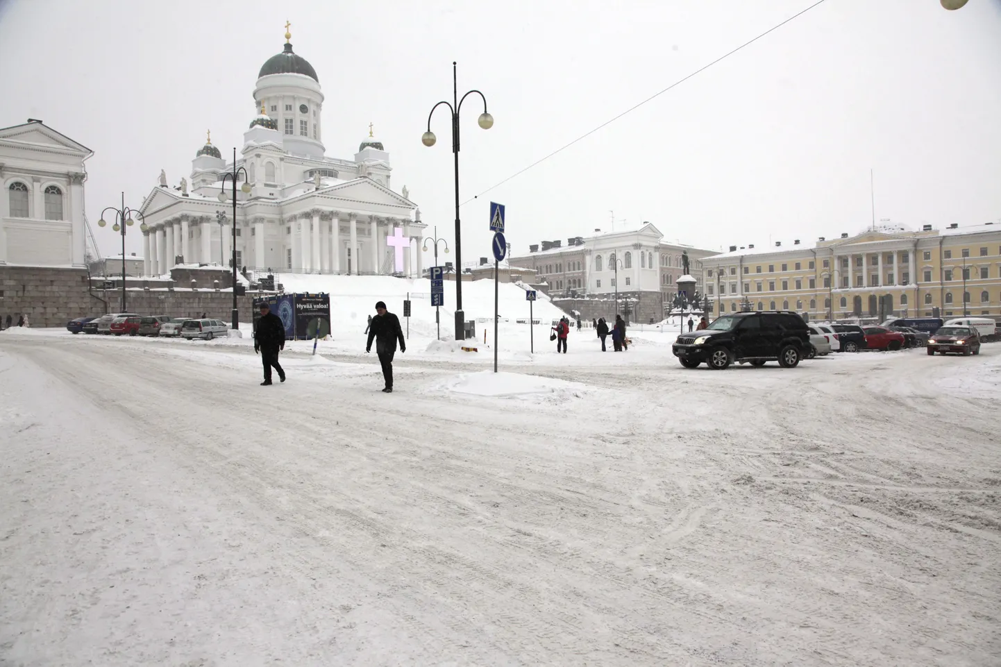 Helsingi kesklinnas asuv Senati väljak (Senaatintori).