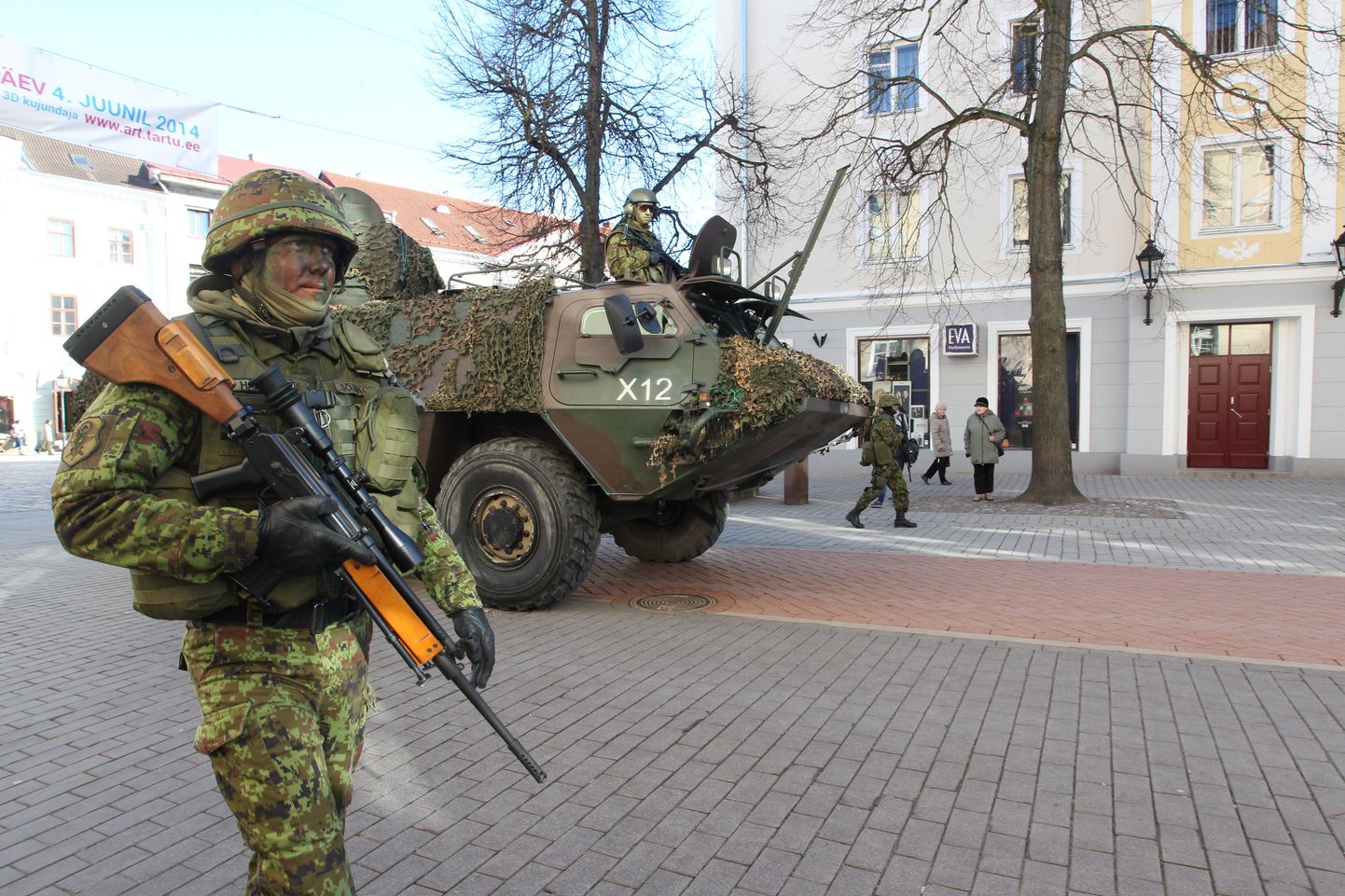 Kõrgema sõjakooli õppeaasta avab pidulik jalutuskäik läbi Tartu linna.