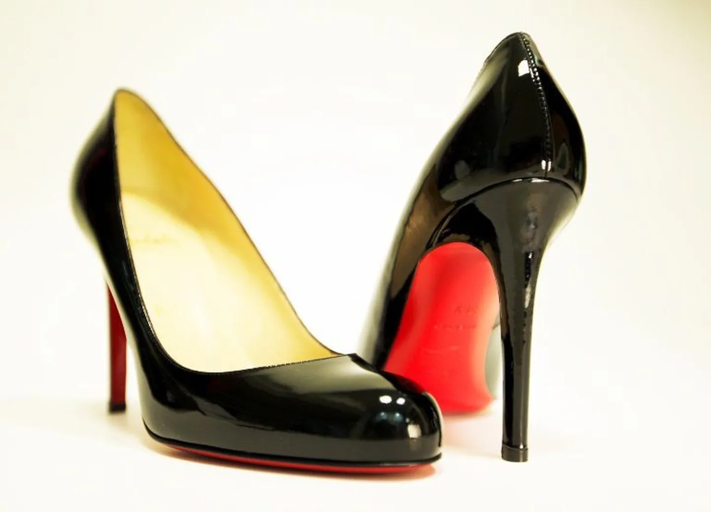 Louboutini kingad.