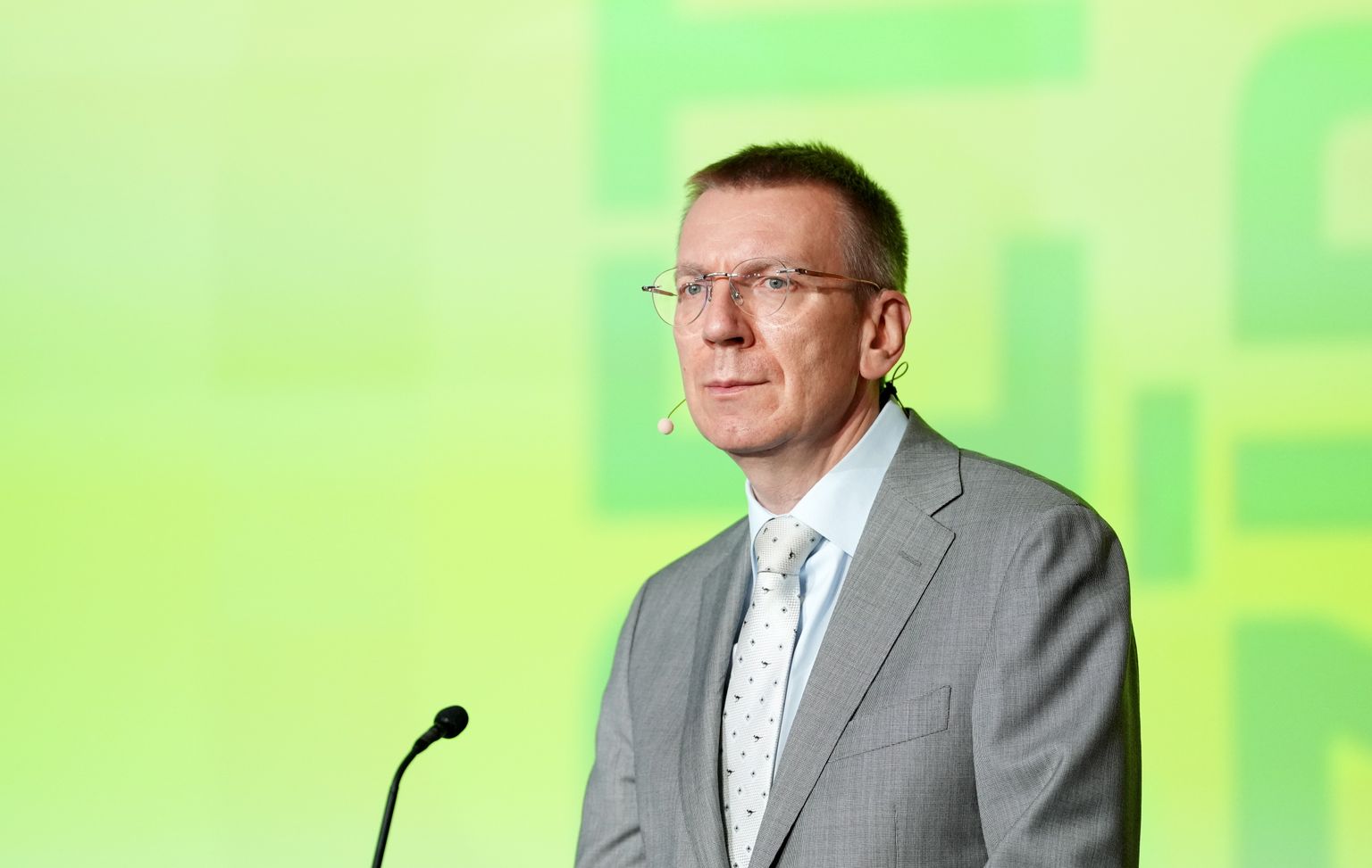Ārlietu ministrs, partijas "Vienotība" valdes loceklis Edgars Rinkēvičs.