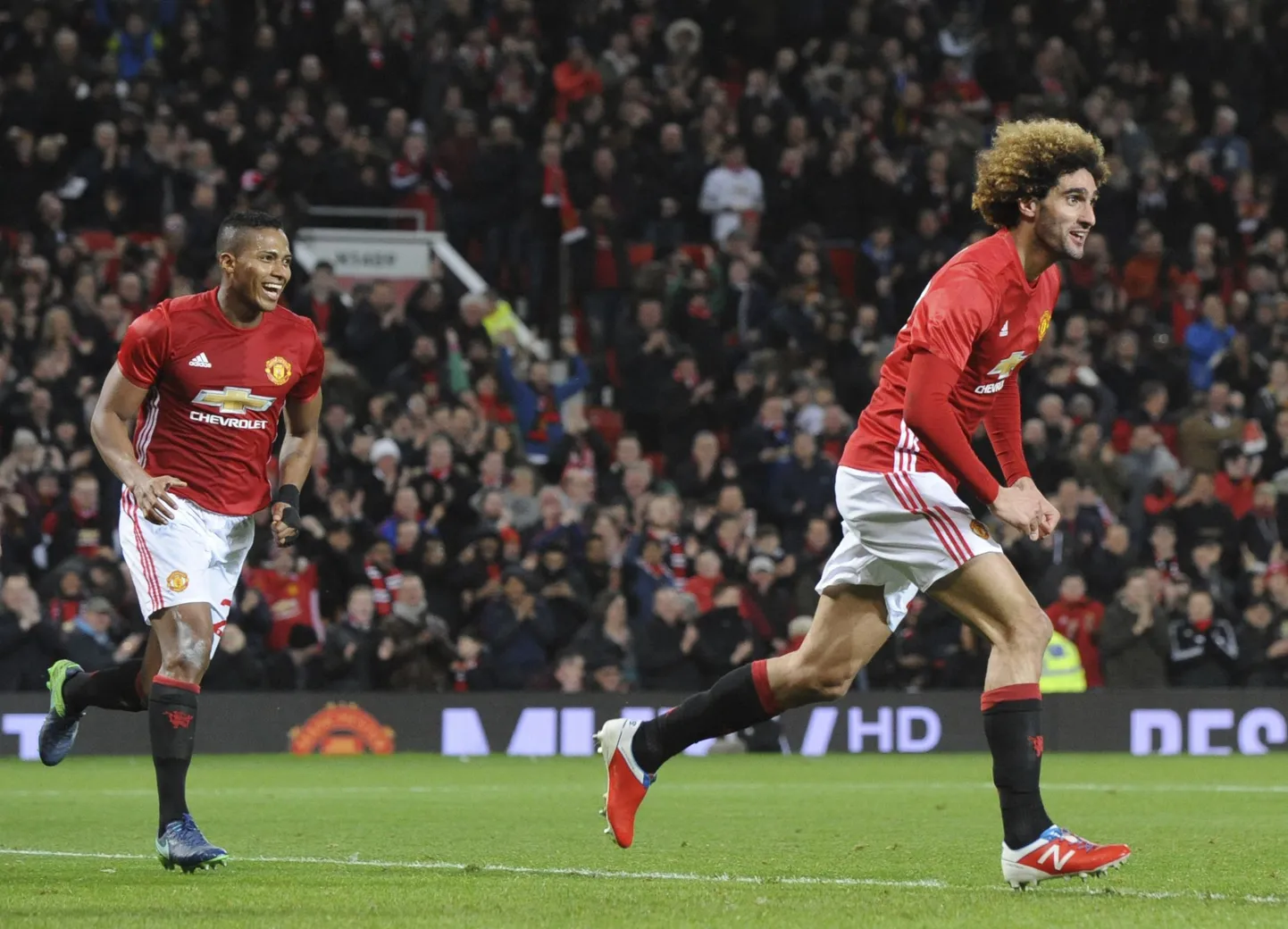 Marouane Fellaini (paremal) tähistamas Hull Cityle löödud väravat.