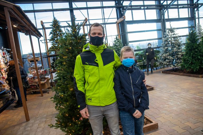 Heigo Hanni oli koos 11-aastase poja Kaur Hanniga laupäeval esimest korda Gardesti keskust külastama tulnud.