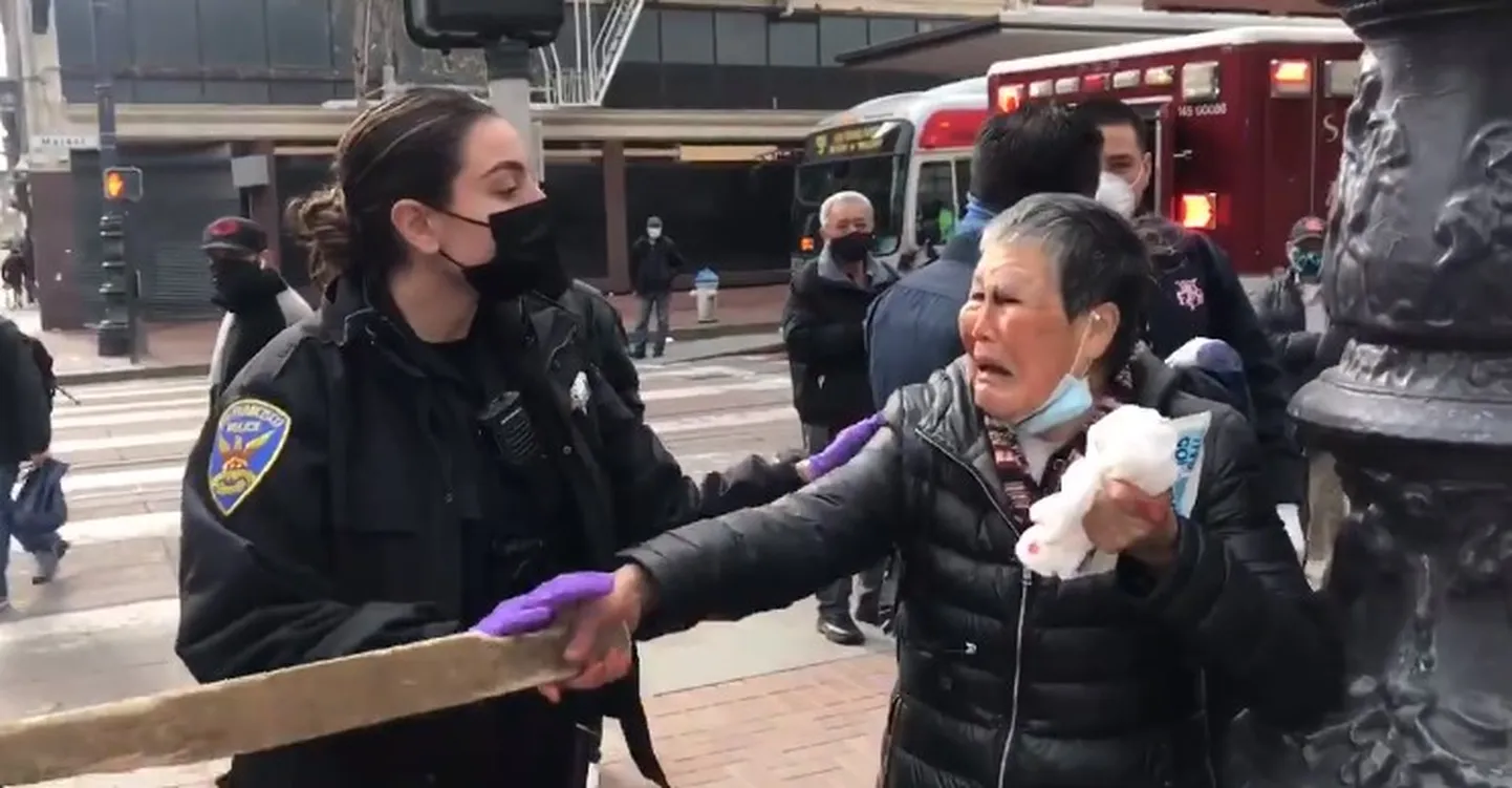 Politseinikud pidid ärritunud vanaprouat rahustama.