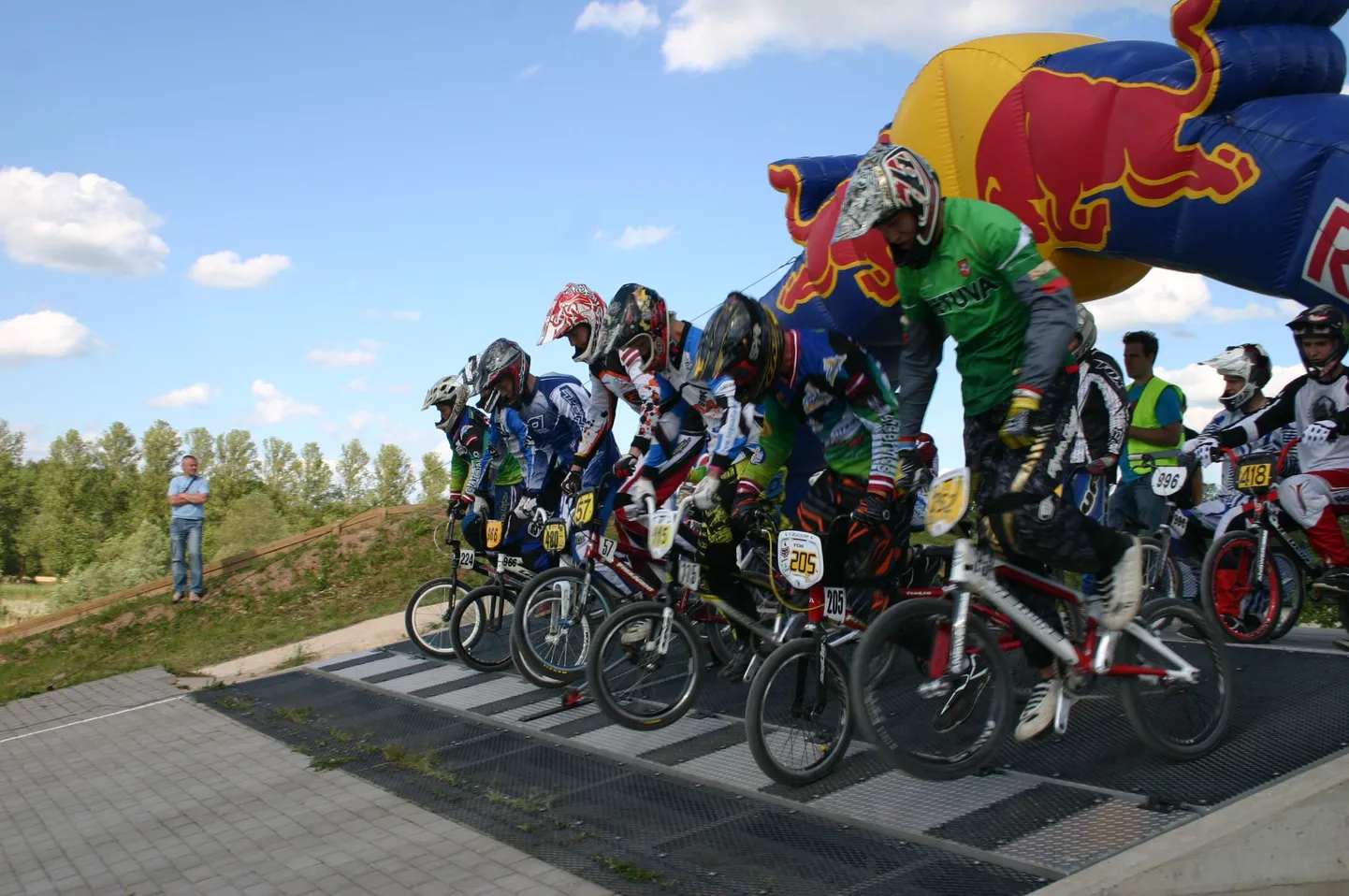 Balti karikavõistluste start Tähtvere BMX-krossirajal.