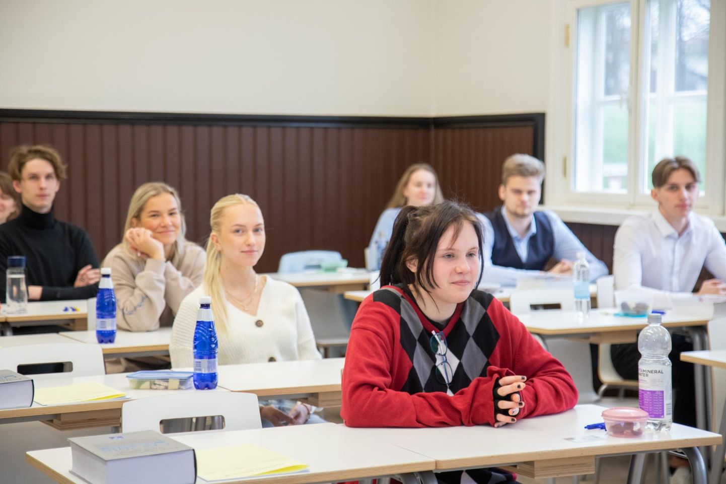 Eesti keele riigieksamile oli registreerunud 7450 eksamitegijat. Foto on tehtud Viljandi gümnaasiumis.