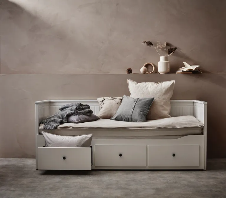 HEMNES päevavoodi.