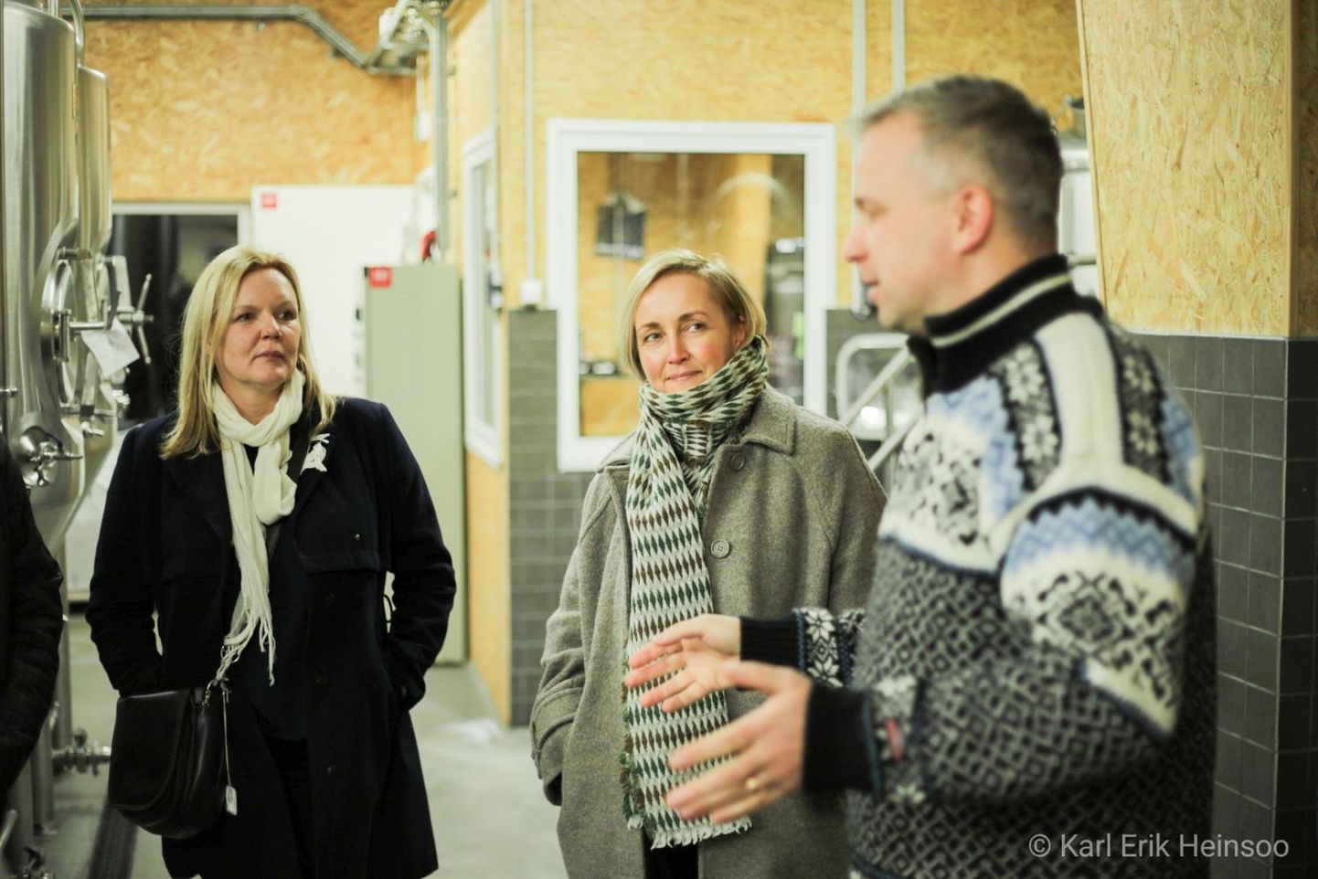 Eesti 200 esimees Kristina Kallas (keskel) kohtus ettevõtjatega Viljandis ja Karksis.