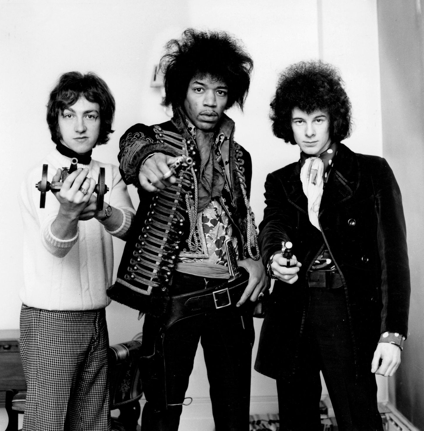 Tippkitarrist Jimi Hendrix koos bassimängija Noel Reddingu ja trummar Mitch Mitchelliga, kes moodustasid kolme peale Jimi Hendrix Experience'i.
