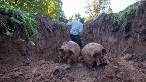 Фото ⟩ Раскопки советской братской могилы в Эстонии: вместо шестерых солдат найдены останки сотни людей