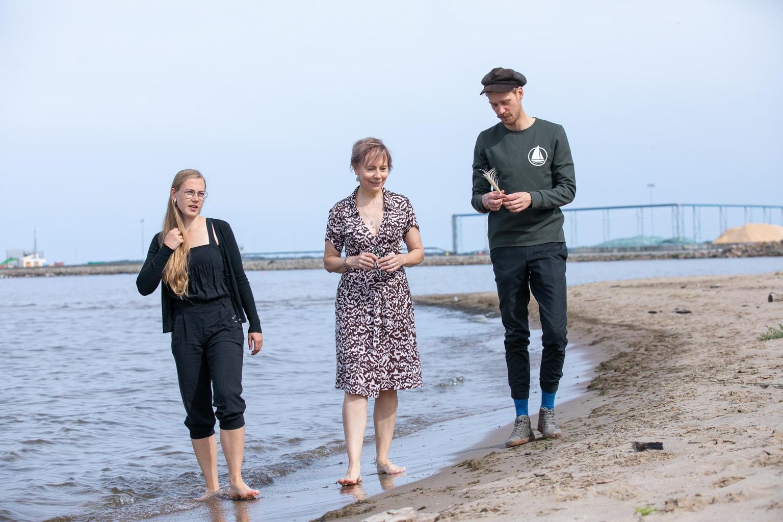 Kolmik Ingely Laiv, Tiina Mälberg ja Karl Robert Saaremäe esitavad täna õhtul Kunda rannas luulepõimiku “Rannal ja veel...”.