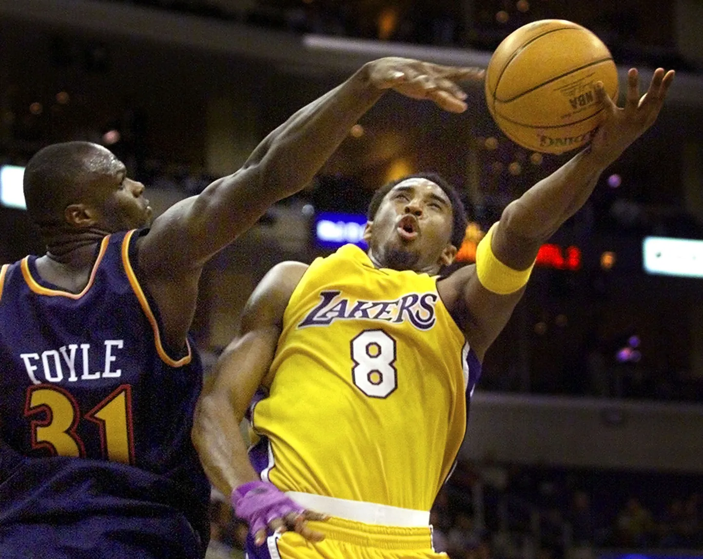 Kobe Bryant (palliga) 1999. aasta detsembris.