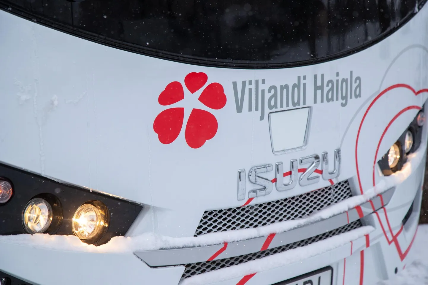 Viljandi haigla sai juba kuuenda ratastel liikuva kabineti ning nüüd pääsevad psühhiaatriakliiniku sundravi osakonna meedikud üle Eesti oma patsientide juurde.