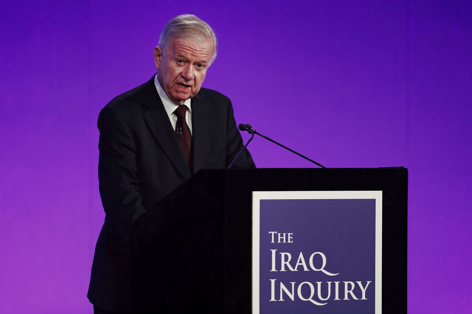 John Chilcot esitlemas Iraagi sõja raportit