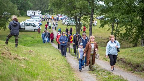 GALERII ⟩ Kaarma jaanituli tõi 2016 aastal rahva maalinnale kokku