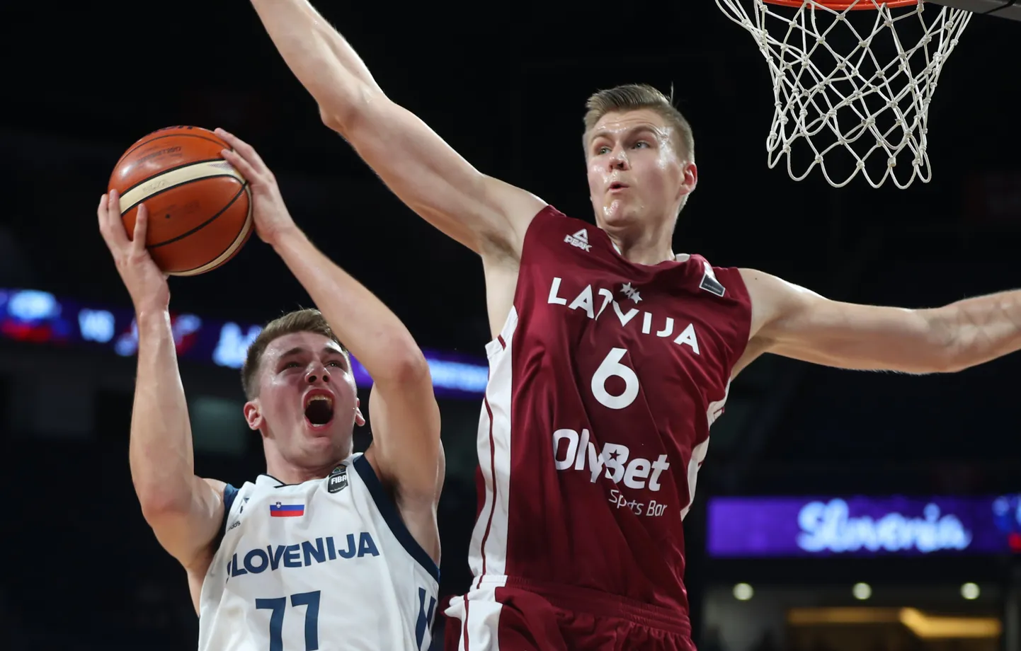 Kuna NBA hooaeg jätkub praeguste plaanide järgi 31. juuli , on vähetõenäoline Kristaps Porzingist (paremal) Tallinnas näha.
