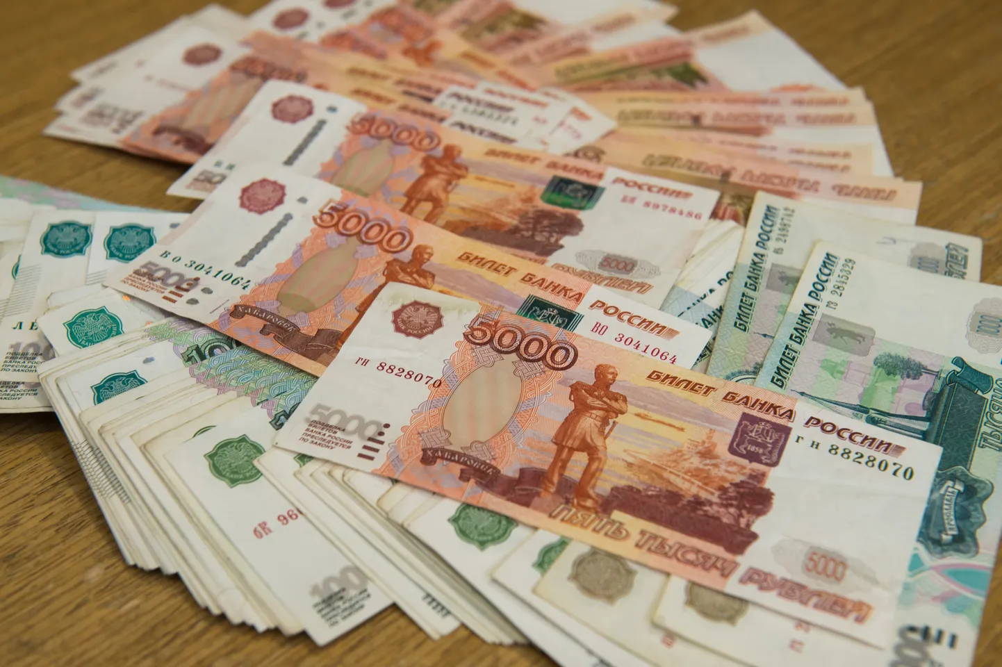 Venemaa rubla on rahu ootuses tugevnenud välisvaluutade suhtes, kuid paraku on tugev rubla vähendanud riigi ekspordist laekuvad tulusid.