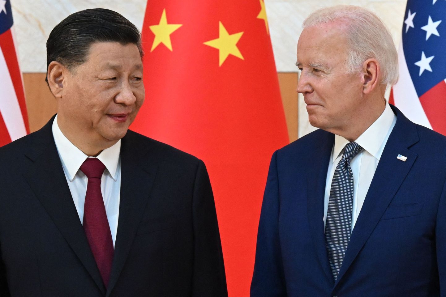 Ķīnas prezidents Sji Dzjiņpins un ASV prezidents  Džo Baidens.