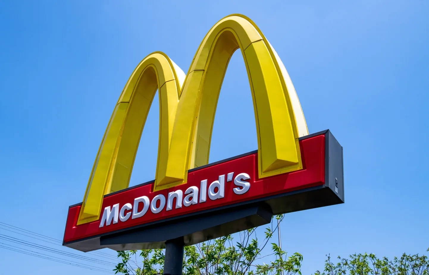 14 марта 2022 года компания McDonald's приостановила свою деятельность в России на неопределённый срок; 16 мая 2022 года было объявлено о полном уходе компании из России. С 12 июня 2022 года в бывших помещениях McDonald's начали открываться рестораны новой российской сети - «Вкусно - и точка».