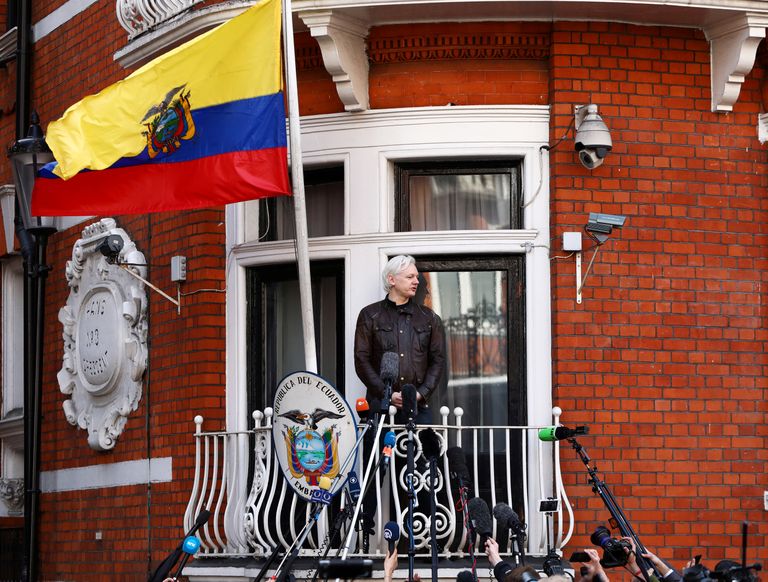 Julian Assange möödunud aastal Londonis asuva Ecuadori saatkonna rõdul