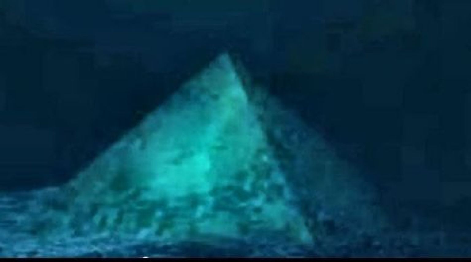 Väidetav kristallpüramiid Atlandi ookeanis