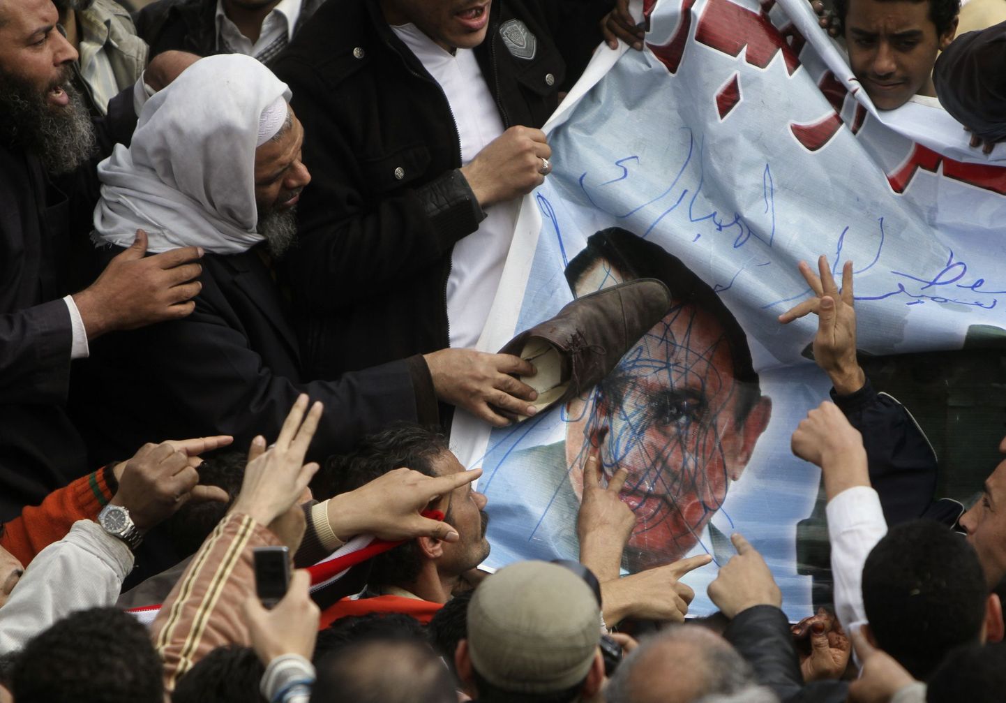 Демонстранты в Каире требуют отставки Мубарака.