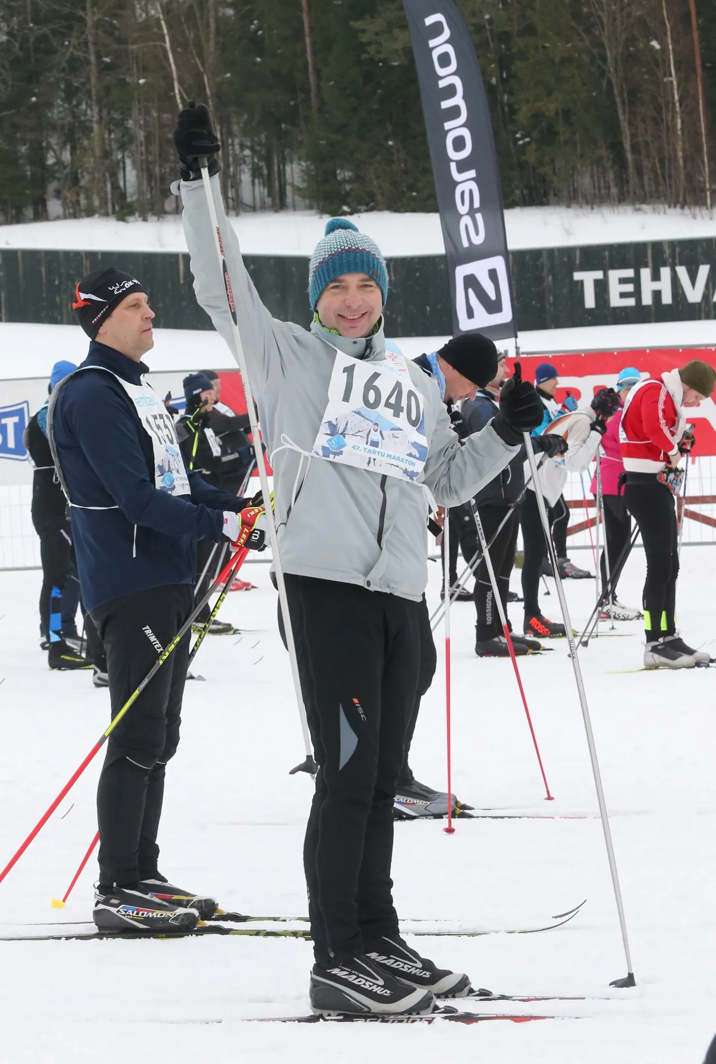 Jüri Saarel on läinud korda hoida end töö- ja pere­elu kõrvalt kadestamisväärses sportlikus vormis, mida kinnitab foto tänavuse Tartu suusamaratoni stardi­koridorist.