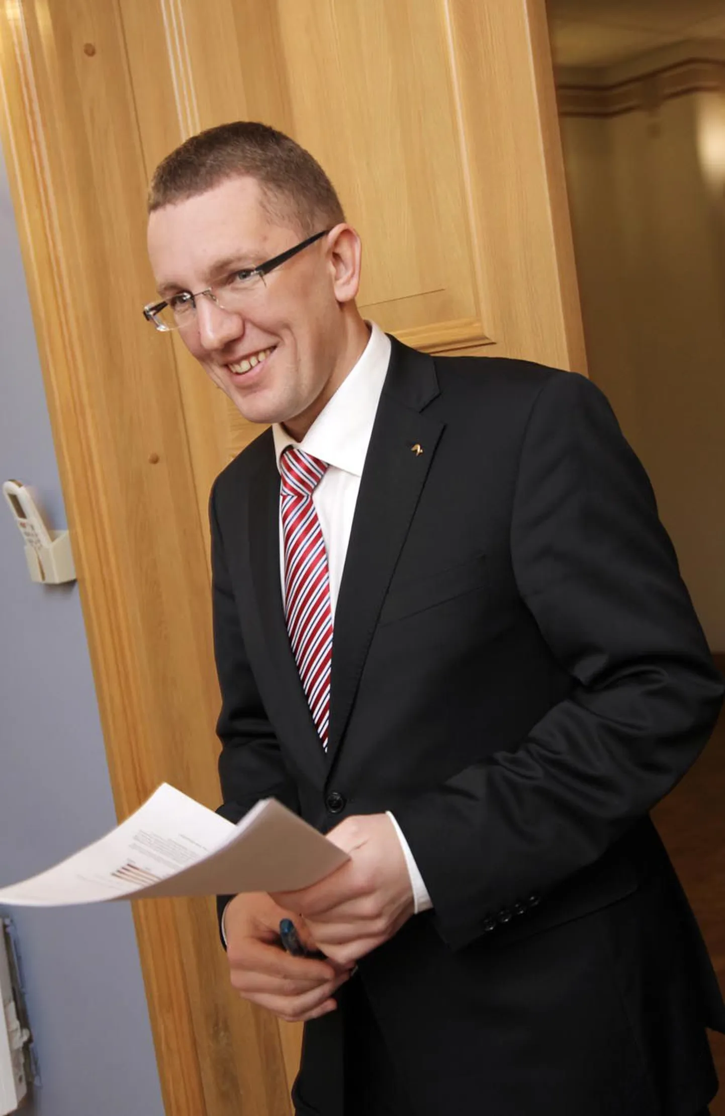 Justiitsminister Kristen Michali sõnul tasub poliitikutel alati hoiduda nendest inimestest, kes ei suuda nimetada, kes on nende klient või mida nad täpselt tahavad.