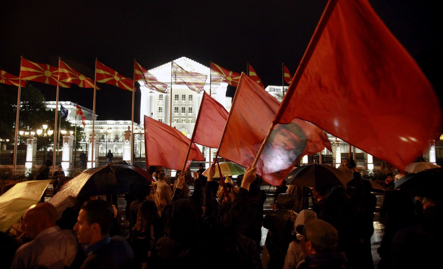 Osad protestimeelsed on meeleavaldustele kaasa haaranud ka Che Guevara pildiga lipud.