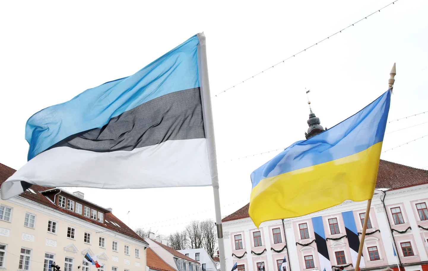 Tartu raekoja kelladel mängitakse ukraina muusikat kaks korda päevas.