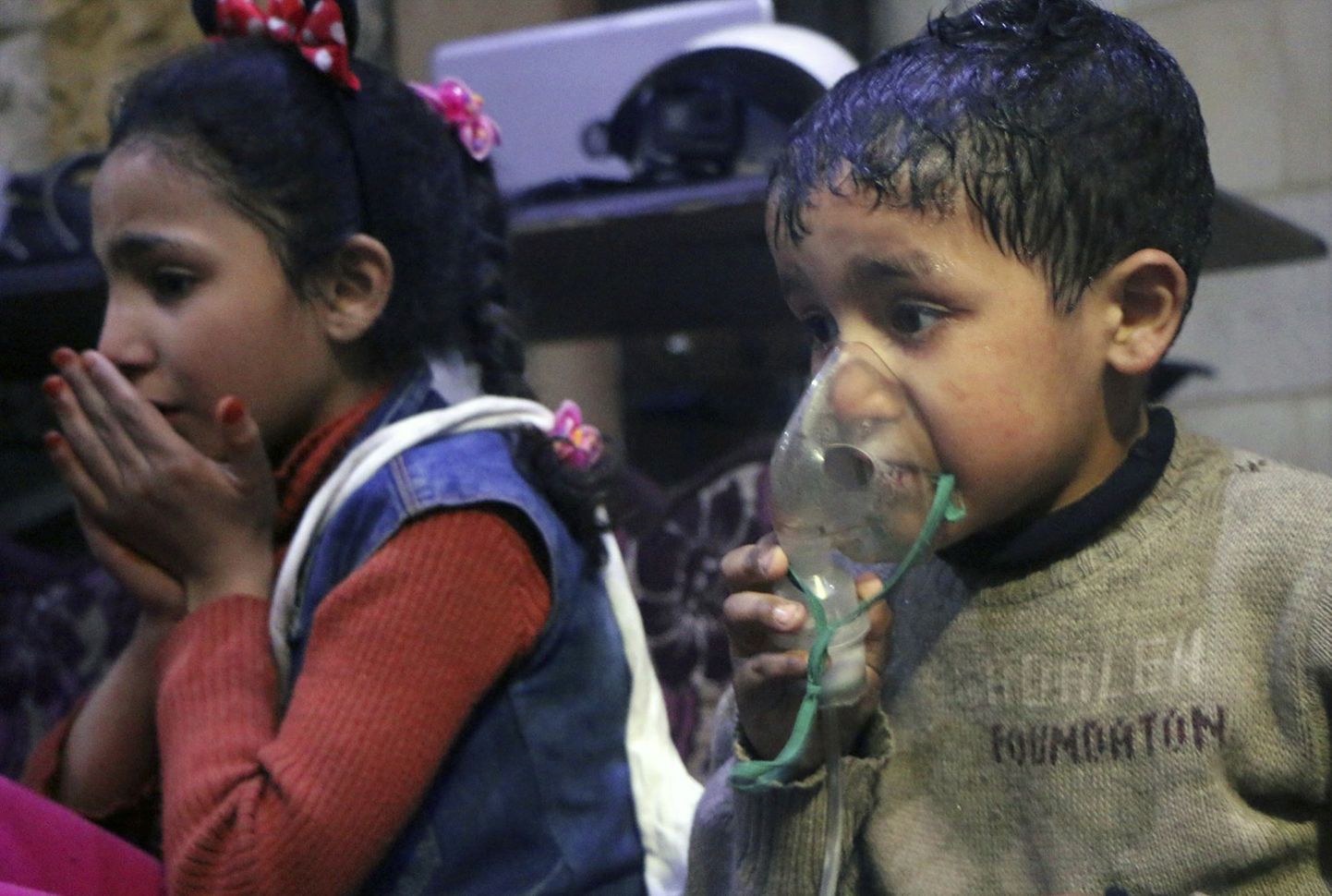 Doumas keemiarünnaku ohvriks sattunud lapsed.