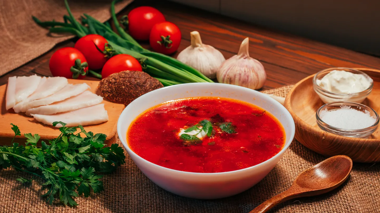 Борщ и сало - это вкусно! Иллюстративное фото
