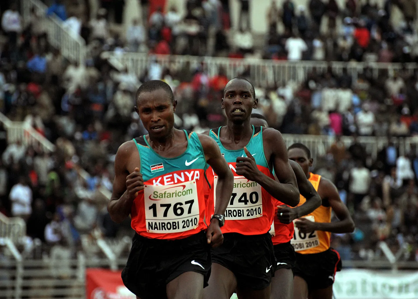 Mathew Kisorio (esiplaanil) on üks tuntumaid Keenia jooksjaid, kes on andnud positiivse dopinguproovi.