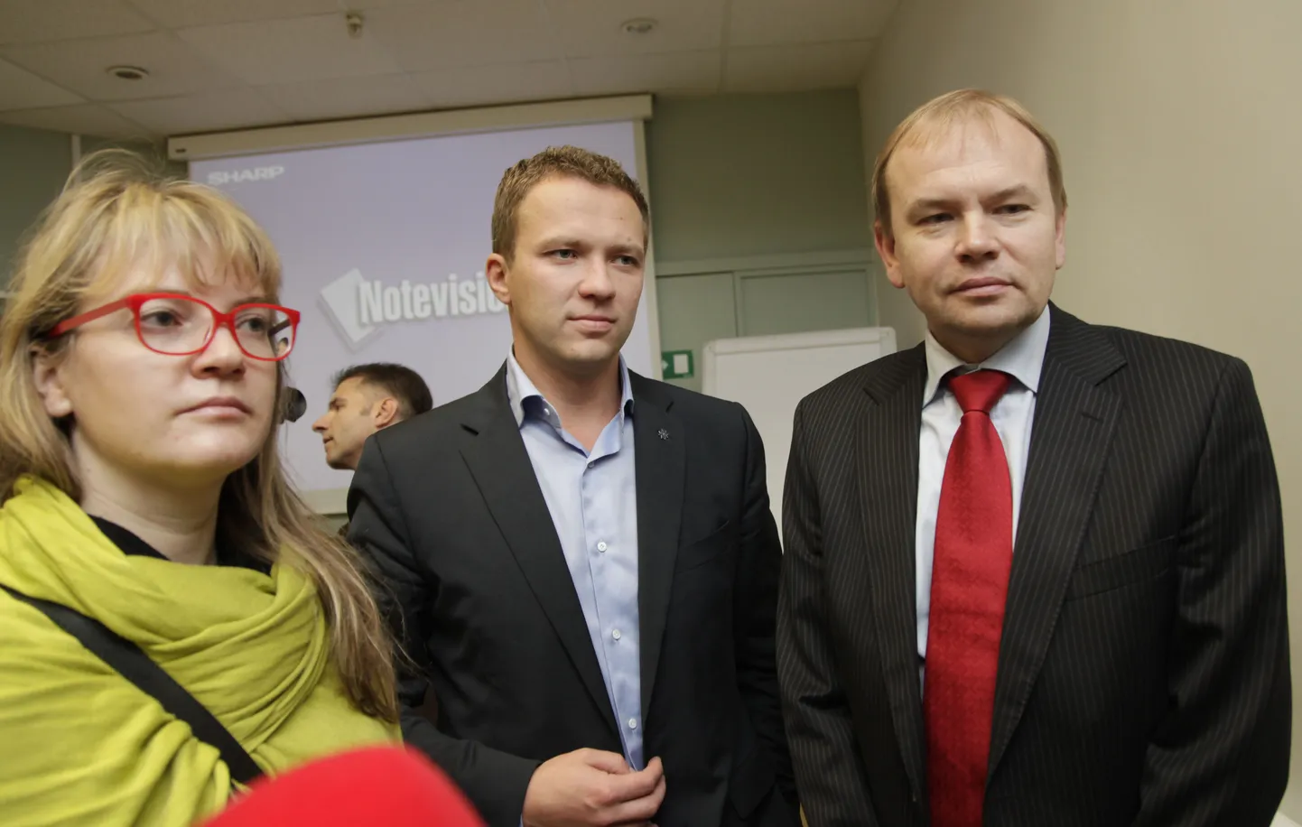 Käsimüügiravimite väljaspool apteeke müügi uuringu esitlusel osalesid ka riigikogu liikmed Reet Roos ja Margus Tsahkna ning konkurentsiameti peadirektor Märt Ots.