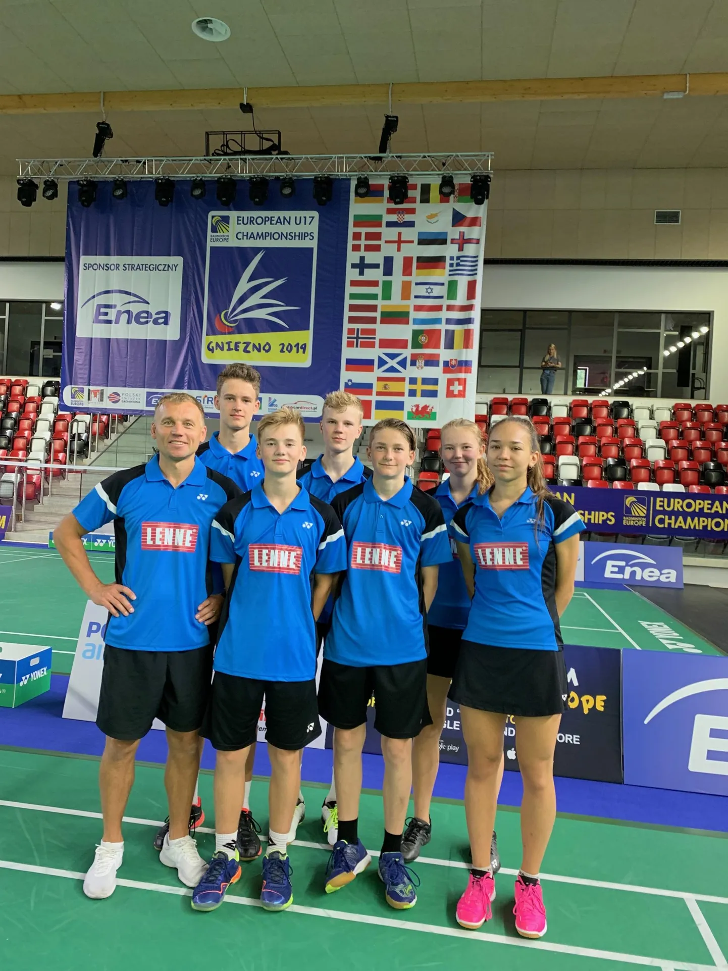 Eesti U17 sulgpallikoondis koos treener Heiki Sorgega.