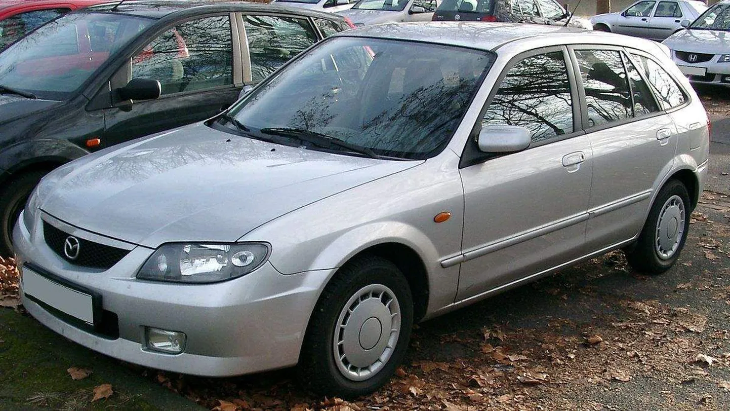 Mazda 2003. aasta mudel. Pildil olev auto ei ole vargusjuhtumiga seotud.