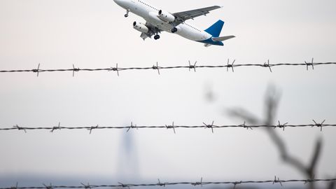 Somija sākusi masveidā izraidīt no kara bēgušos krievus