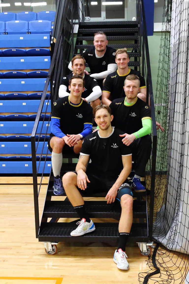 Eesti koondise 18-liikmelisest meeskonnast kuuel on kasvatajaklubi Viljandi HC. Ülevalt alla: Kristo Voika, Ott Varik, Karl Roosna, Mihkel Lõpp, Rasmus Ots ja Karl Toom.