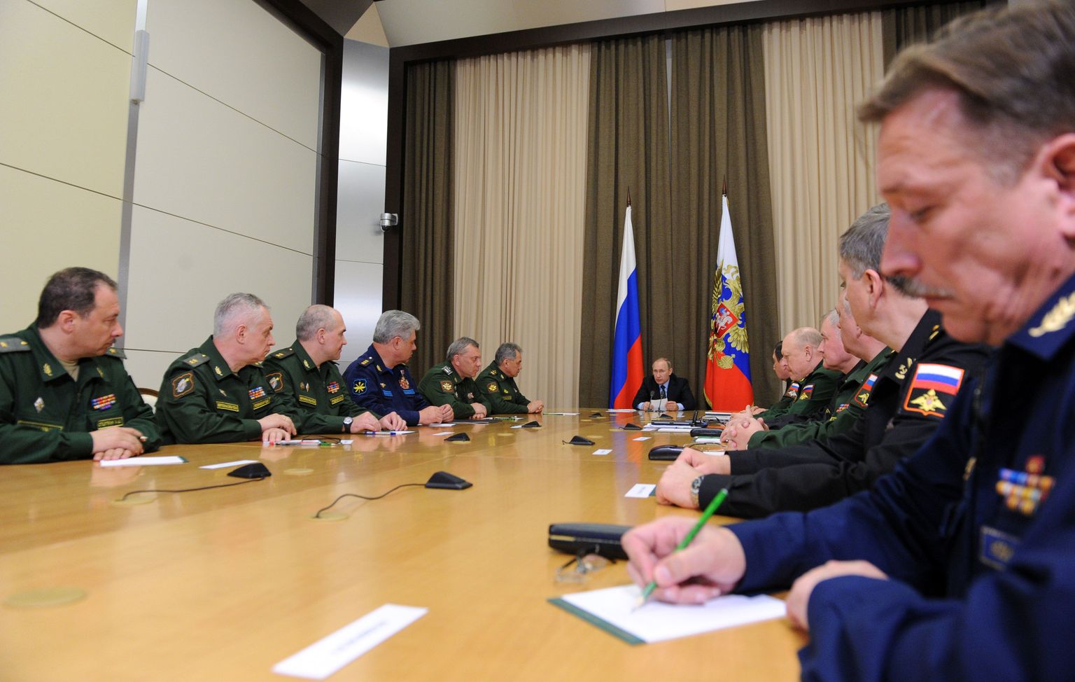 President Vladimir Putin kiitis teisipäeval Sotšis Venemaa sõjaväelaste vaprust ja asjatundlikkust Süürias.